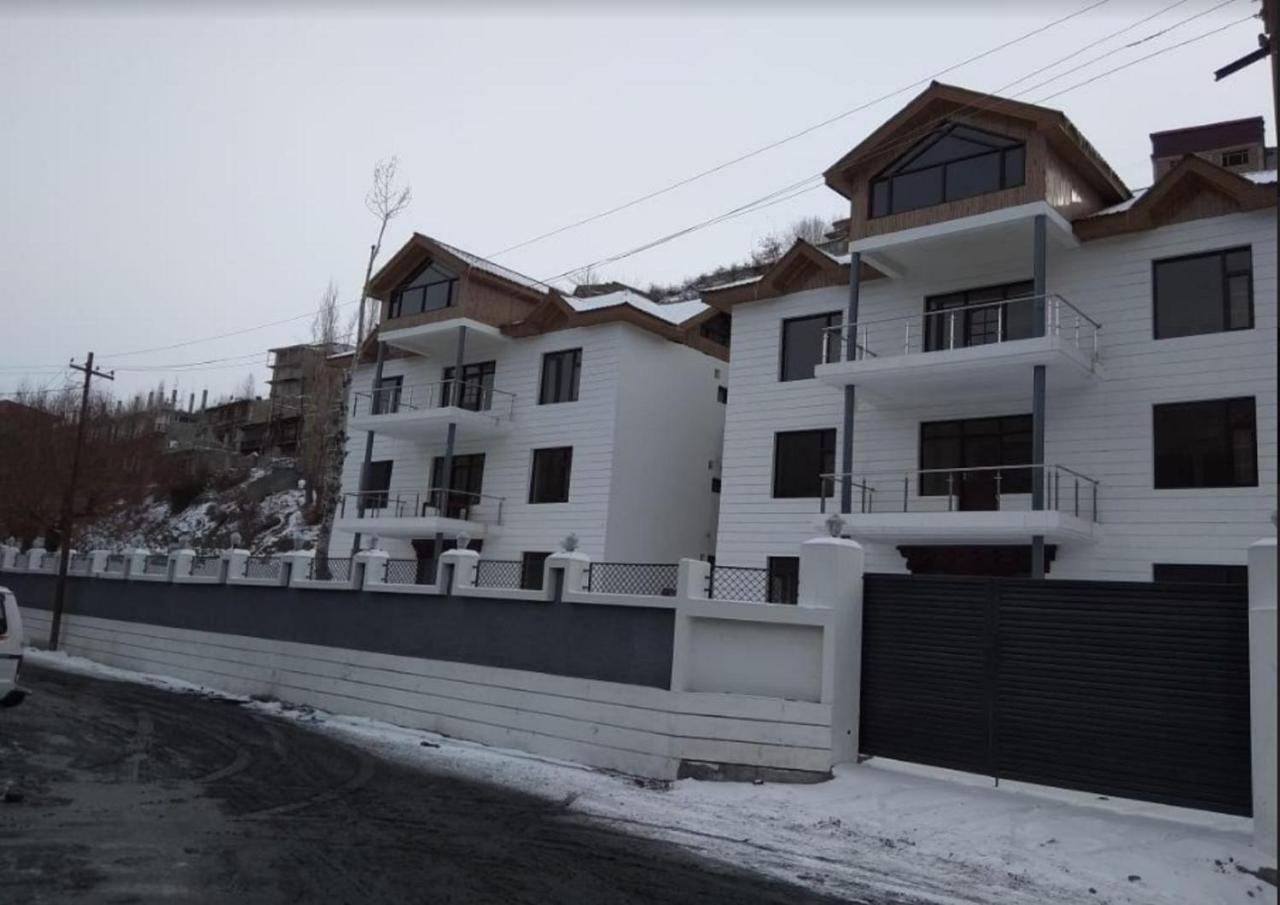Hotel Kargil Heights Exteriör bild