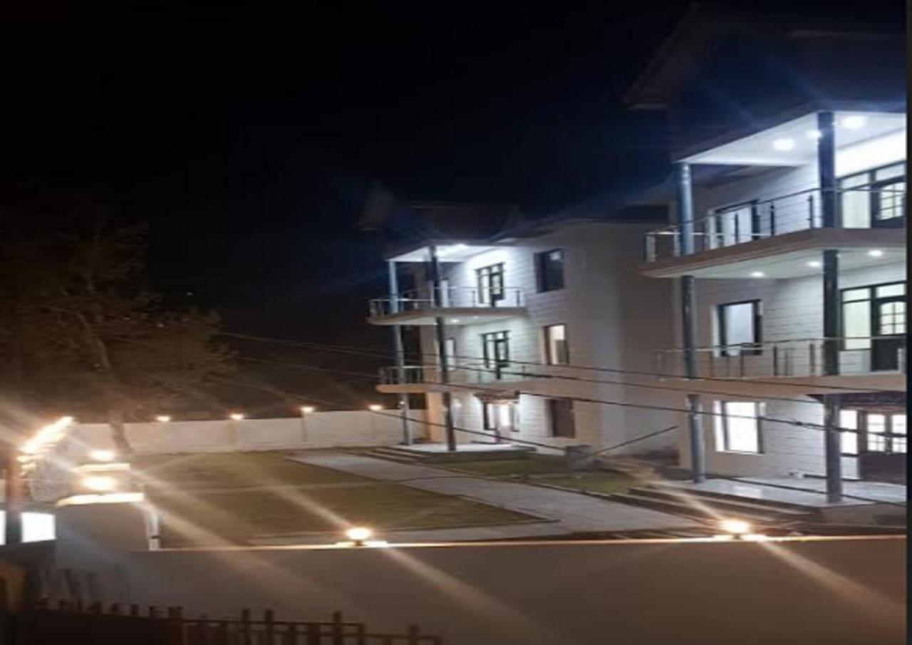 Hotel Kargil Heights Exteriör bild