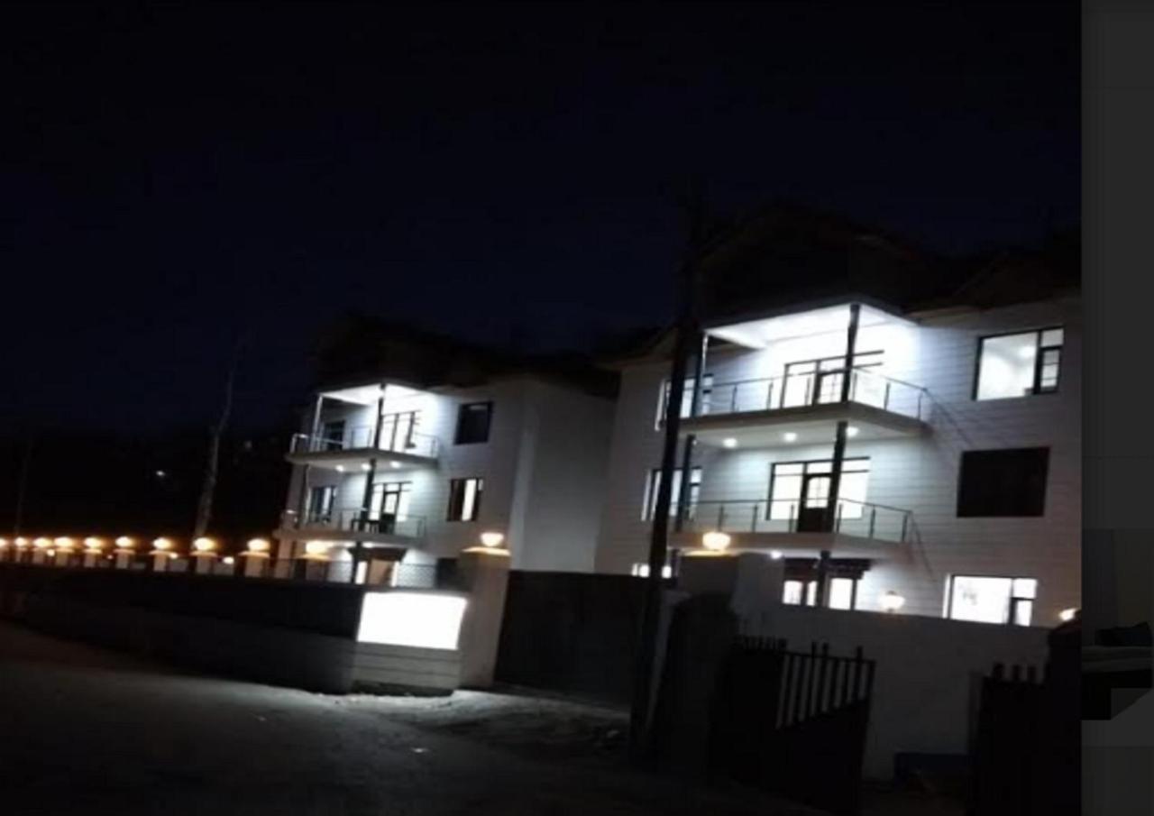 Hotel Kargil Heights Exteriör bild
