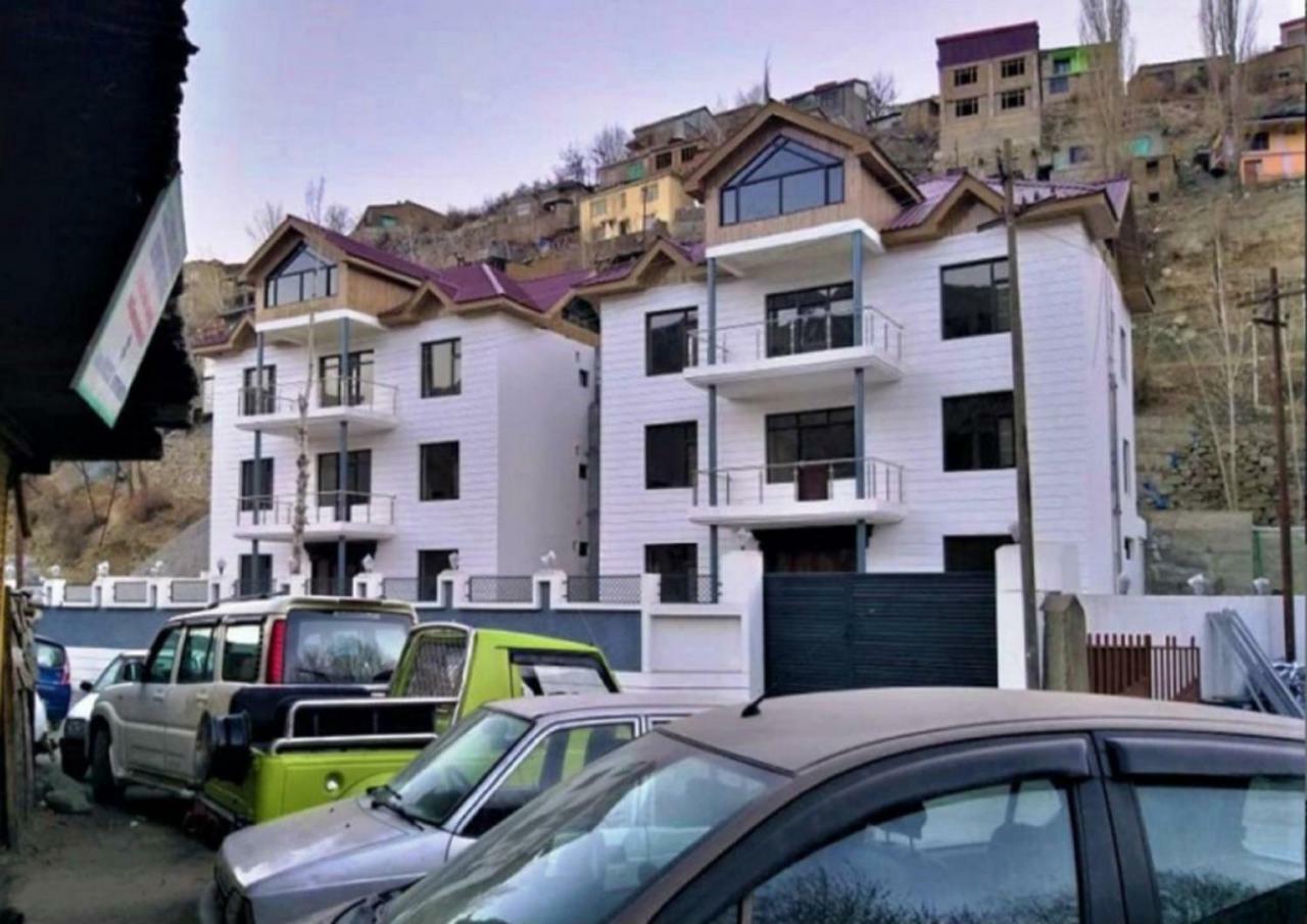 Hotel Kargil Heights Exteriör bild