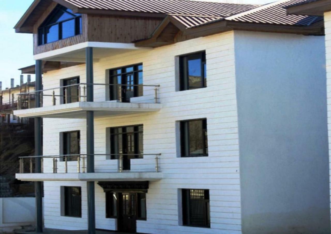 Hotel Kargil Heights Exteriör bild