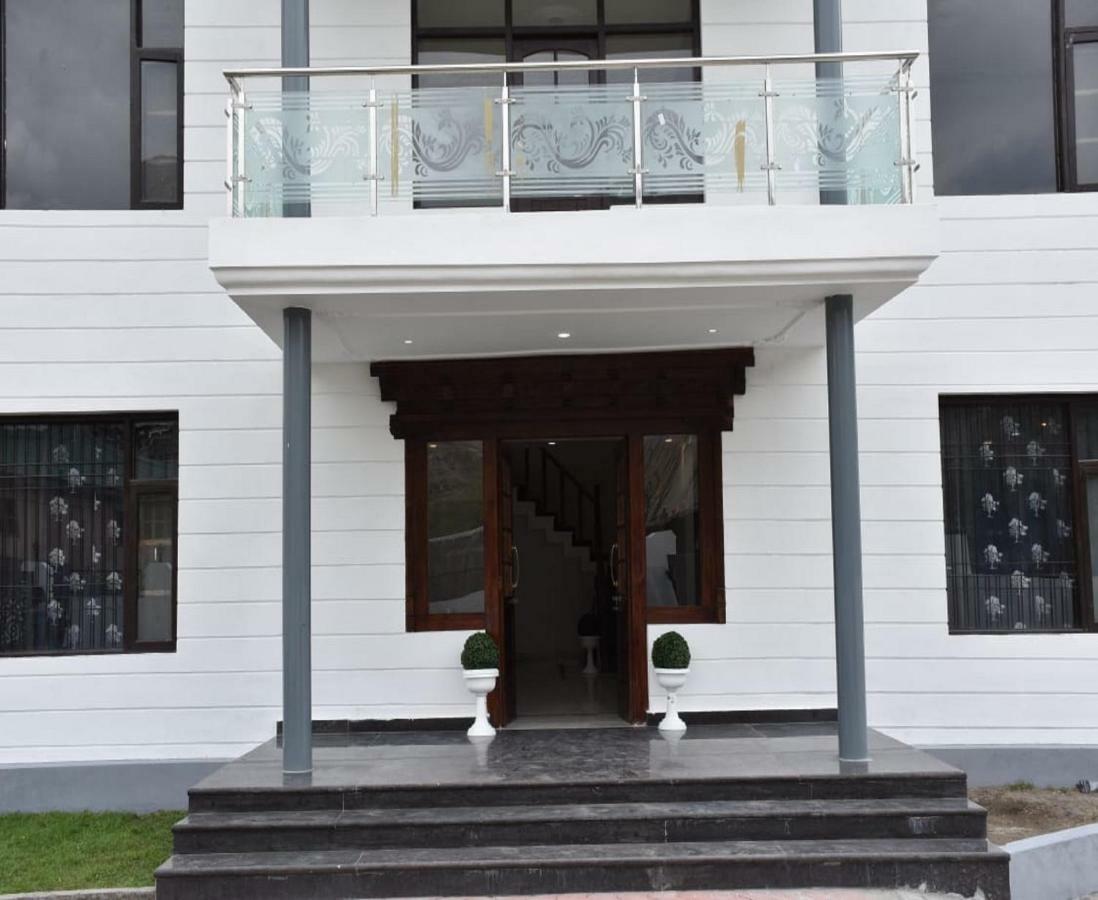 Hotel Kargil Heights Exteriör bild