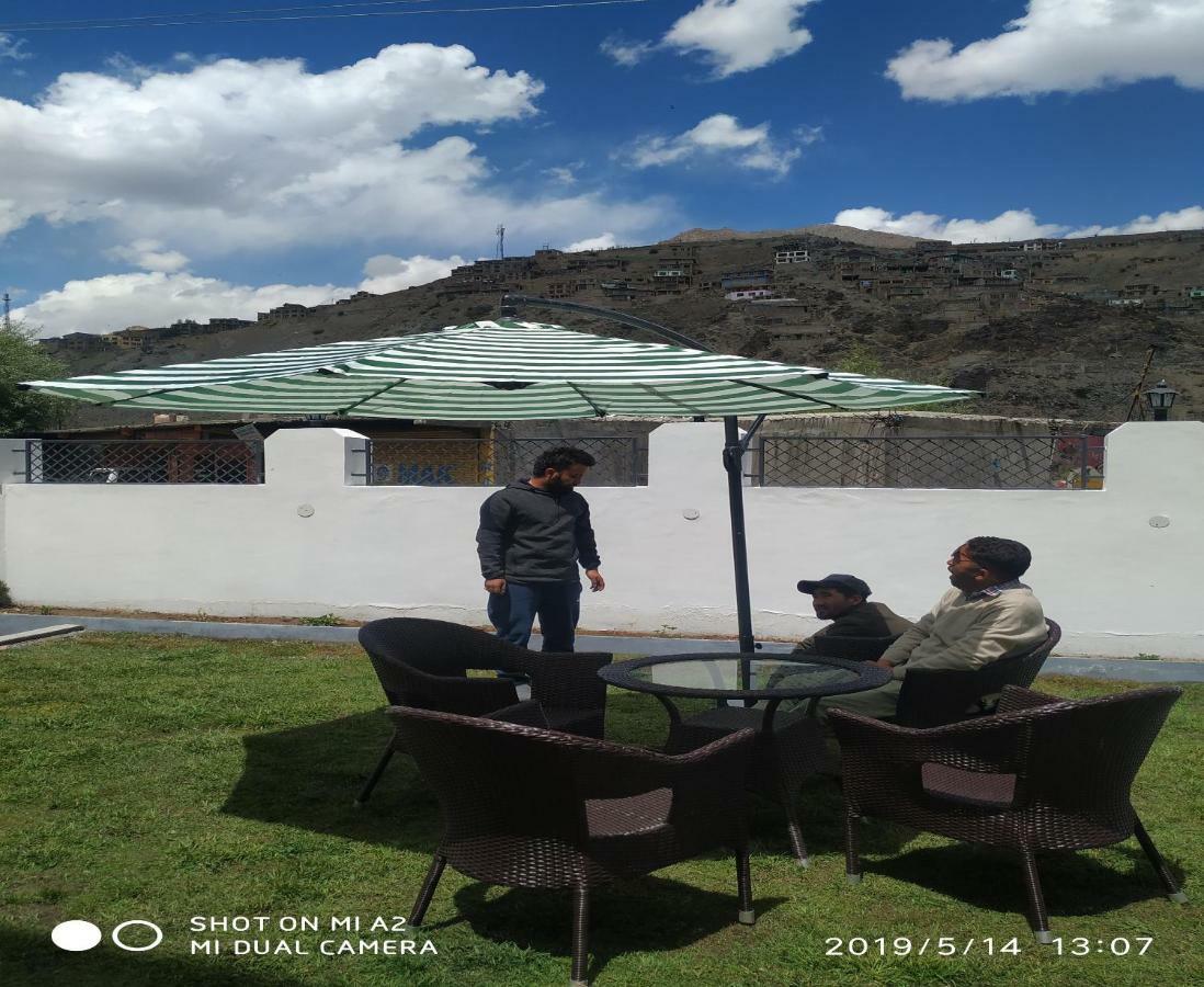 Hotel Kargil Heights Exteriör bild
