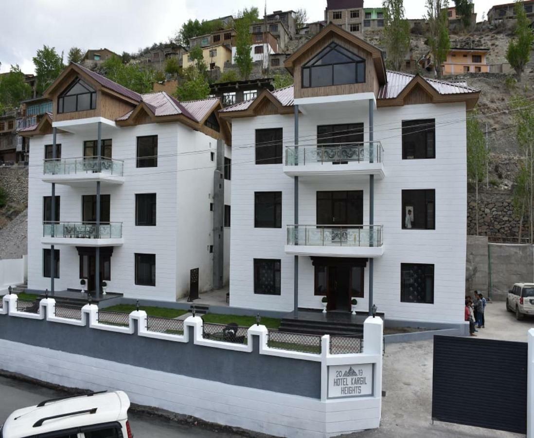 Hotel Kargil Heights Exteriör bild