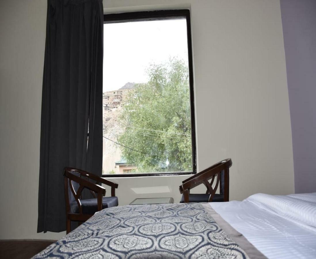 Hotel Kargil Heights Exteriör bild