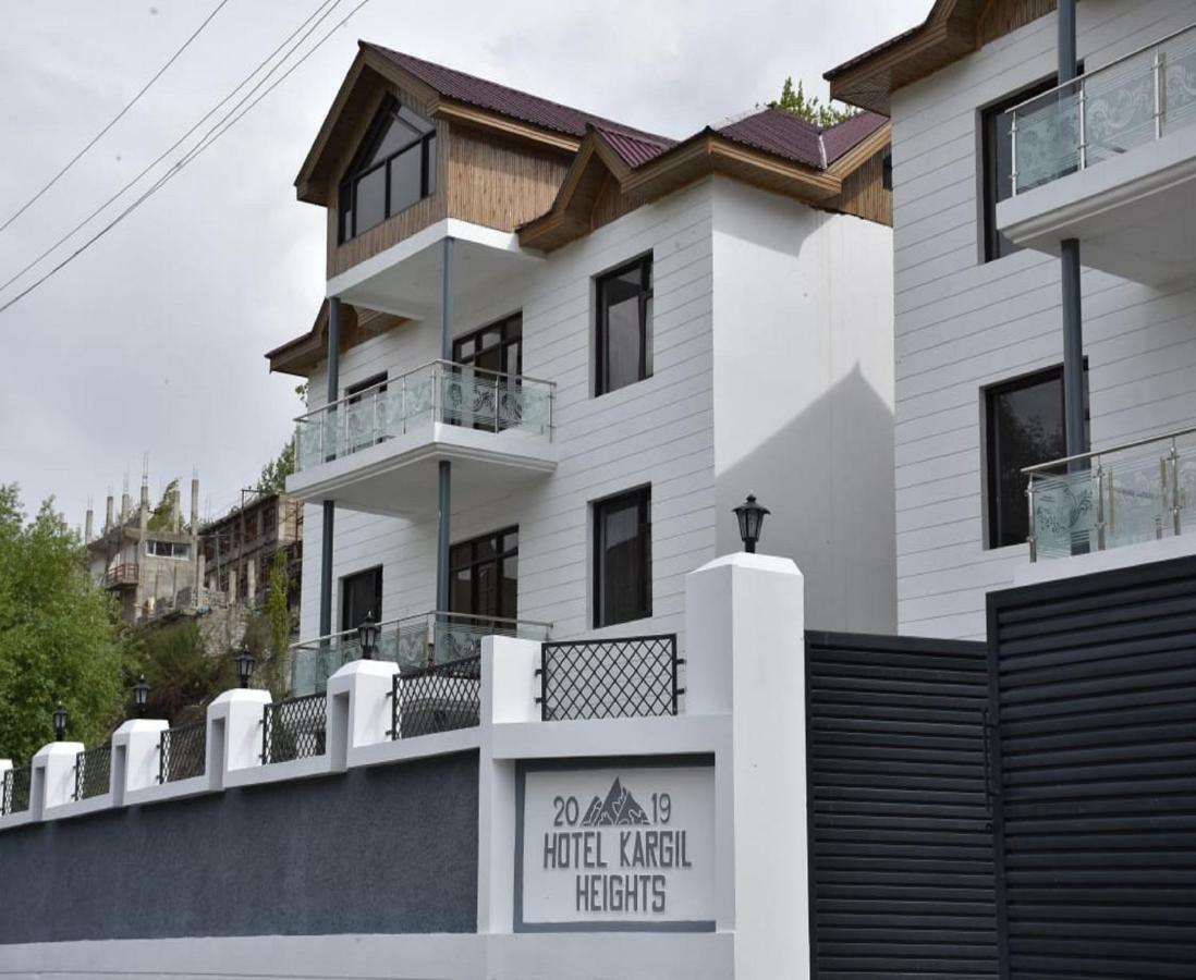 Hotel Kargil Heights Exteriör bild